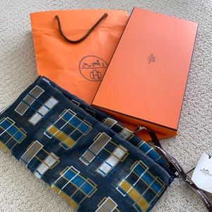 Cashmere and silk Hermès scarf with box and bag